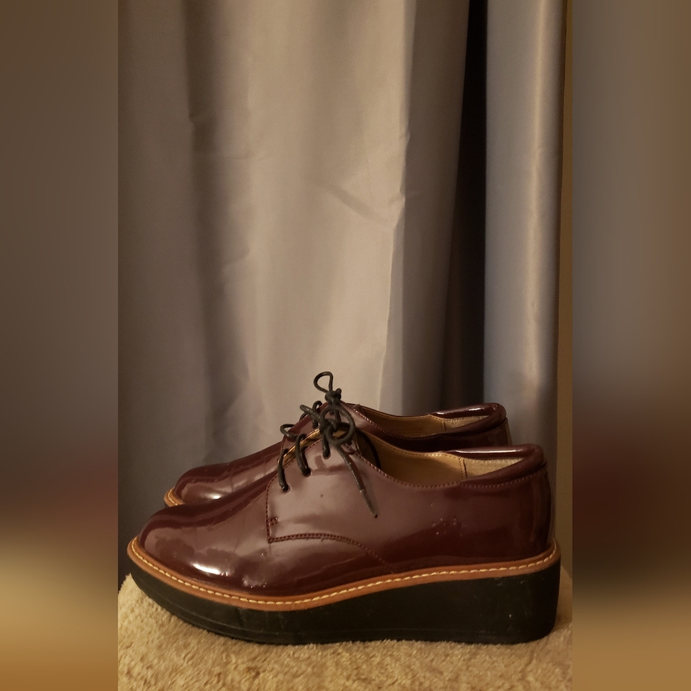 Woman's Burgundy Faux  Leather Oxford Plateform Shoes